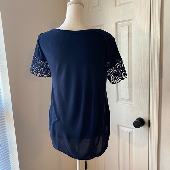 ANN TAYLOR LOFT Navy Lace Top - Picture 3 of 4